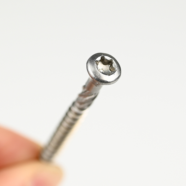 SUS304 توركس رأس بيضاوي مع 4 أضلاع برغي اللوح T-17 5.0-2.2 * 50